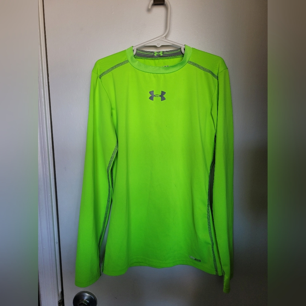 Boys Under Armor dry fit shirt